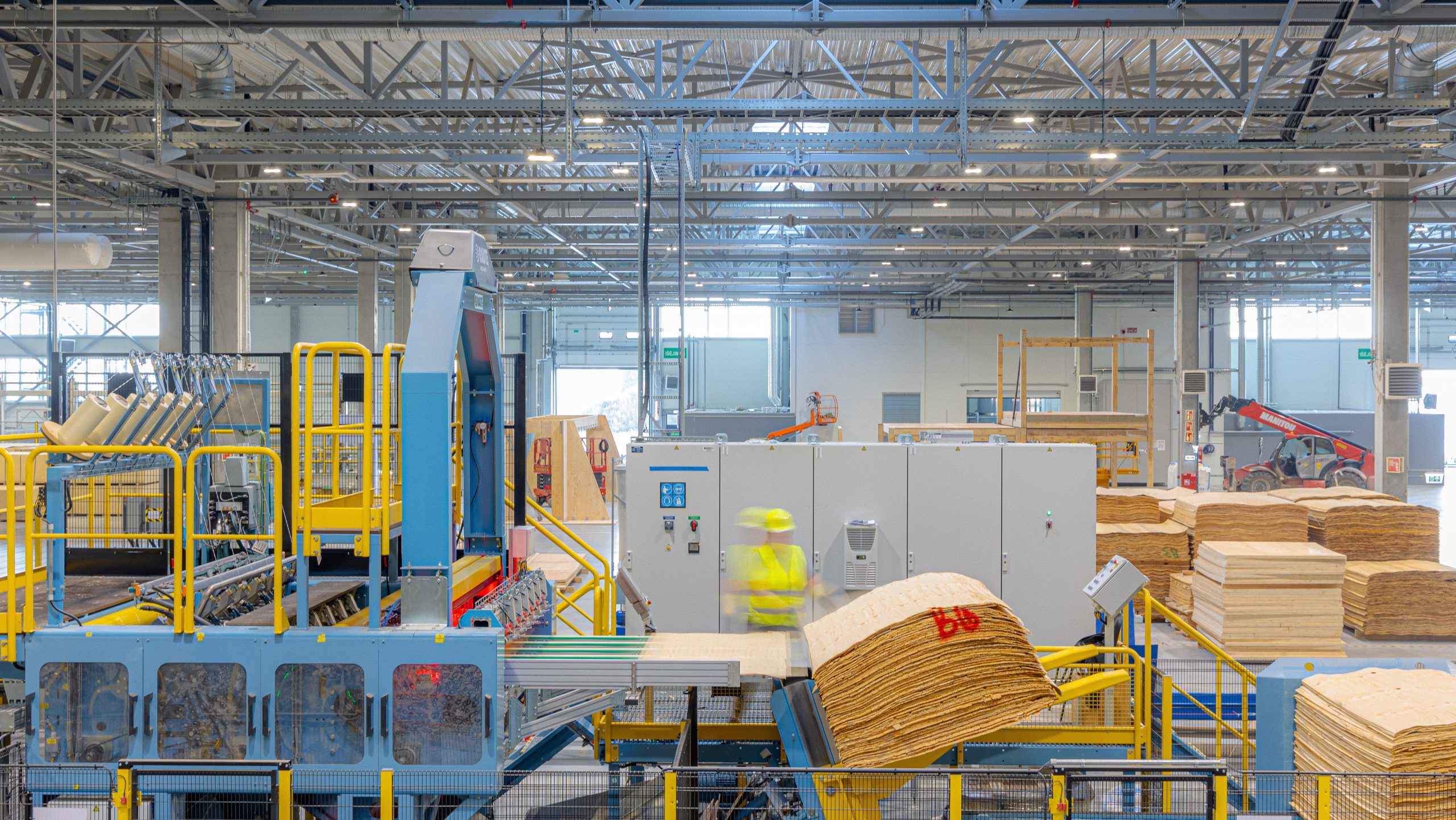 LVL_I_JOIST_PARTICLE_BOARDS_manufacturer_supplier_producer_distributor_wholesaler_in_Europe_FACTORY_in_Europe_VMG_LIGNUM_h5-scaled-aspect-ratio-1920-1080
